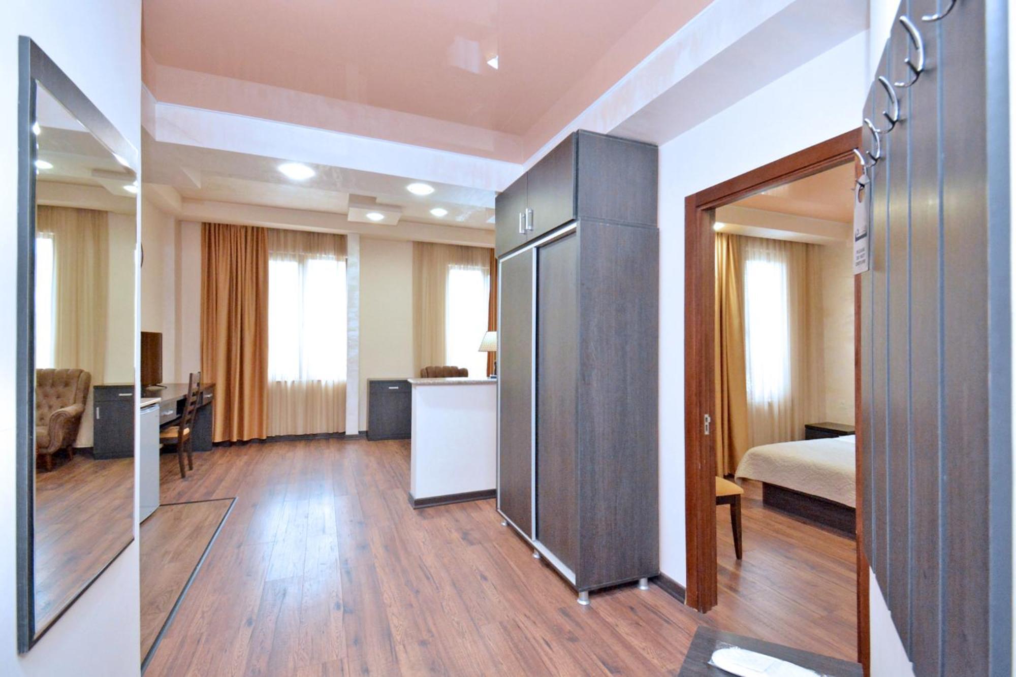 Partez Hotel Єреван Екстер'єр фото