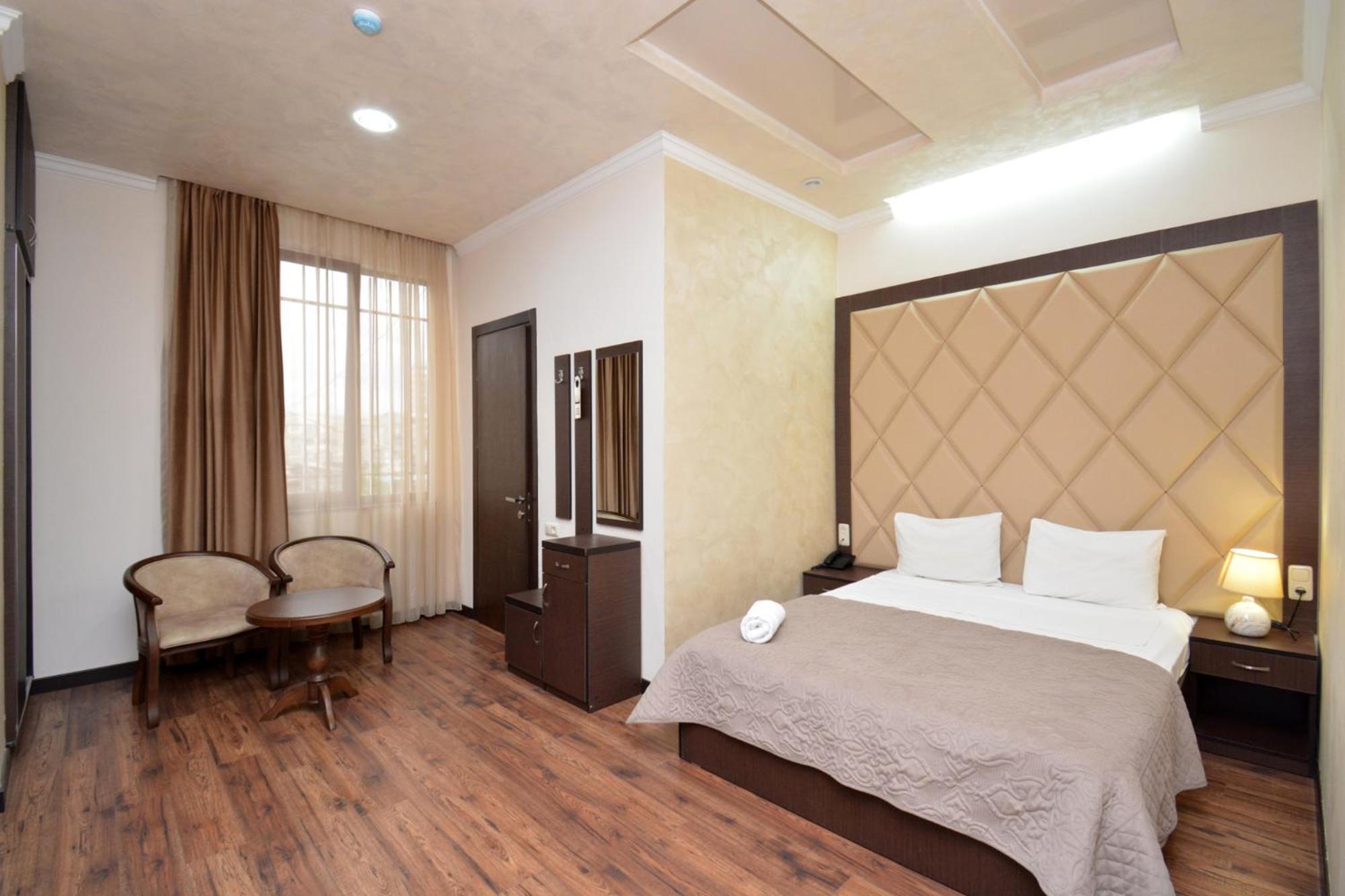 Partez Hotel Єреван Екстер'єр фото