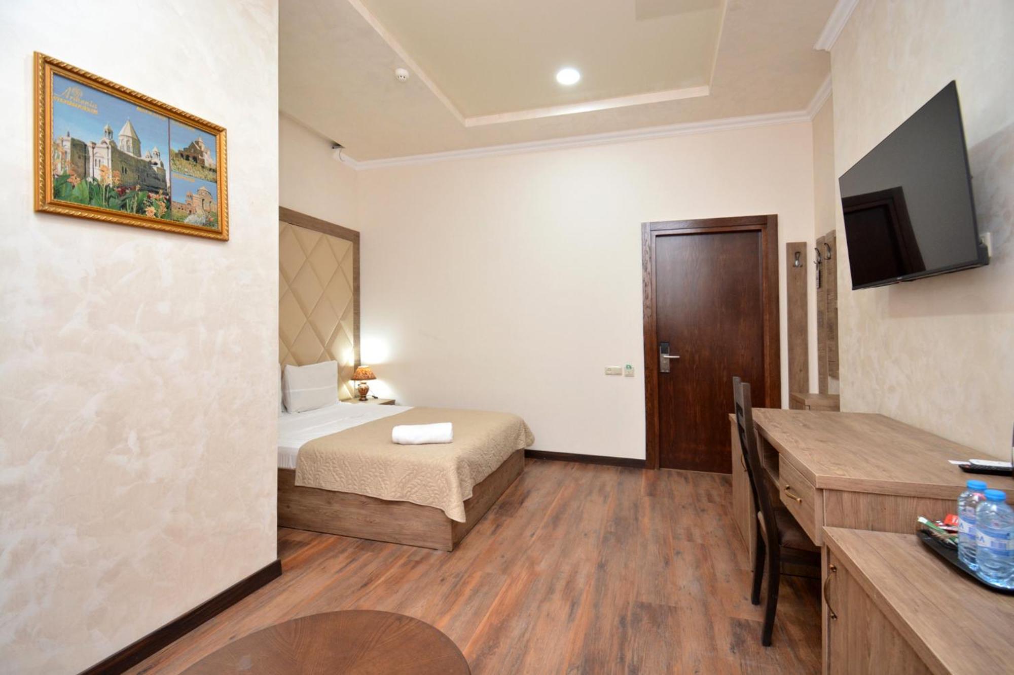 Partez Hotel Єреван Екстер'єр фото