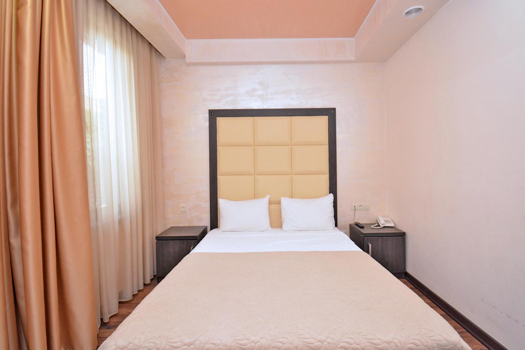Partez Hotel Єреван Екстер'єр фото